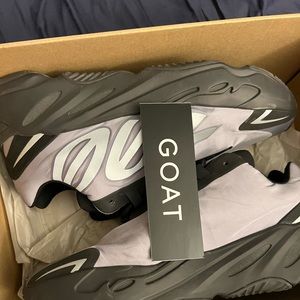 Yeezy 700” Geode”